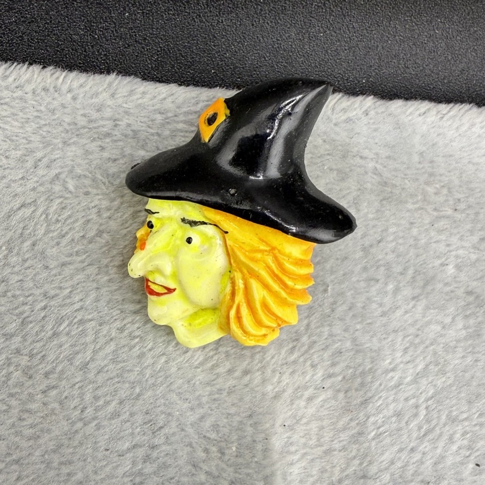 Vintage Estate Brooch Gold Halloween Witch Plastic Taiwan ROC